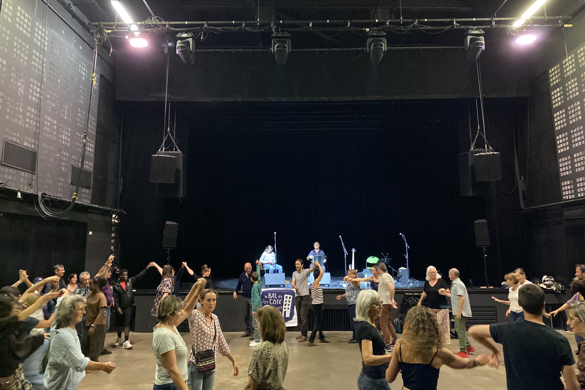 Atelier avec Le Bal d’à Côté 16.10.2025